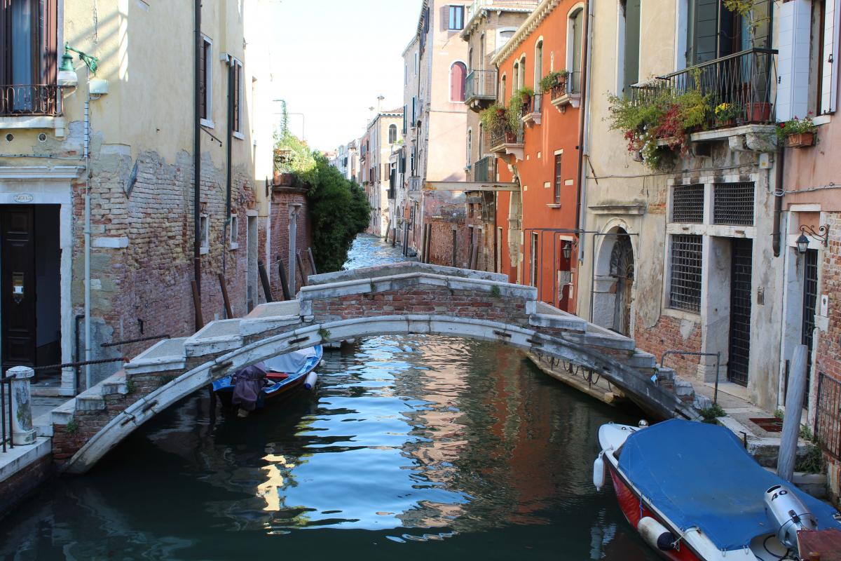 Ponte Chiodo, l'unico in centro storico rimasto senza parapetti